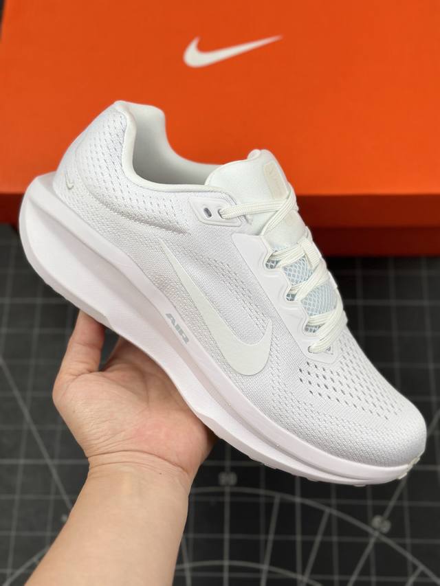 本地 核心私 耐克 Nike Air Winflo 11 登月网面透气运动休闲缓震跑步鞋 #内置气垫 采用改良版网眼布和增加泡棉设计，专为驾驭耐力跑而设计，出色