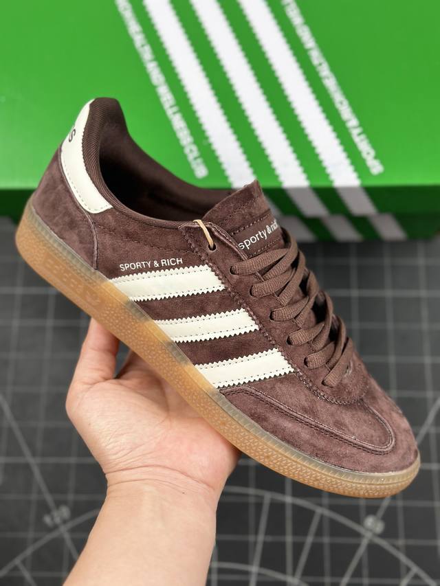 本地 核心私 阿迪达斯 Adidas Handball Spezial 三叶草学院风复古休闲德训鞋 橡胶底柔软皮革经典运动鞋板鞋 圆头、缝合拼接设计、正面绑带、