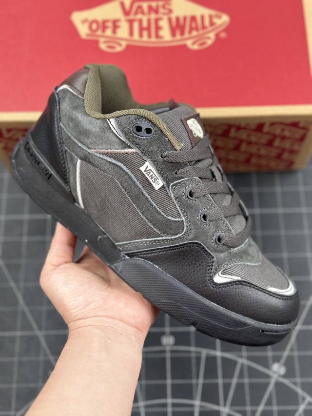 本地 核心私 vans Rowley Xlt 系列 范斯官方减震耐磨复古滑板鞋 #Vans 不断坚持延续滑板文化。本次系列以 Rowley Xlt 为设计载体，