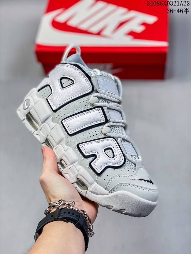 耐克 Nike Air More Uptempo ’96 Og 皮蓬大air 以流行于街头的涂鸦文化为设计灵感，整体的设计风格夸张而充满魅力，厚实而充满质感的皮