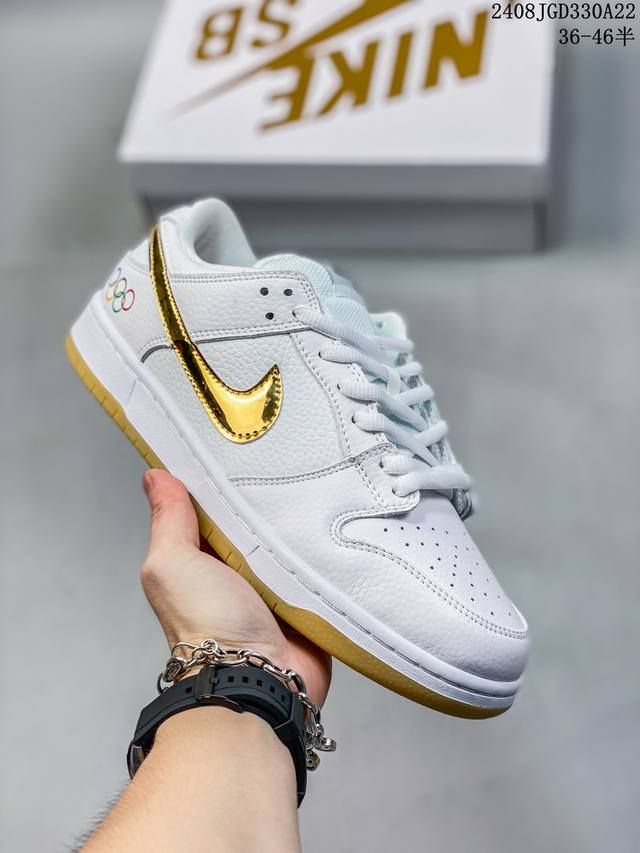 公司级带半码 耐克nike Sb Zoom Dunk Low 板鞋 系列经典百搭休闲运动板鞋加厚鞋舌的填充，使舒适性大大提升，同时也更方便穿脱中底部分则加入了脚