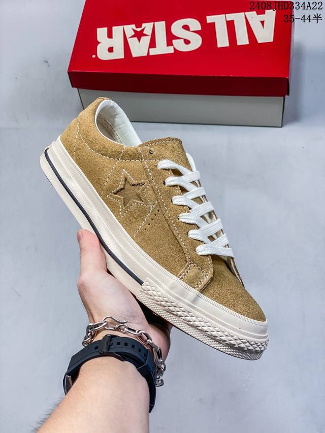 Madness X Converse One Star J Suede 日产新作 余文乐联名 高级软嫩麂皮 鞋舌增加了联名细节 附赠一副棕色皮质鞋带 颜色秋日黄