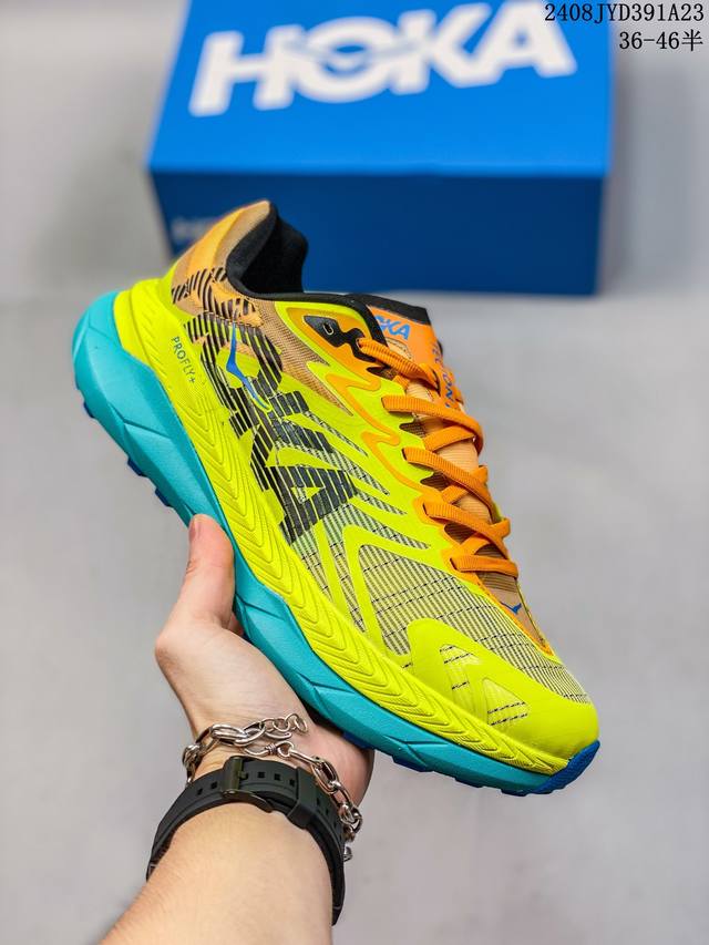 红卡 Hoka One One Tecton X 2 碳板 运动 低帮跑步鞋 男女同款 Hoka One One特别研发使用性能独特的几何形跑鞋中底，此种鞋底更