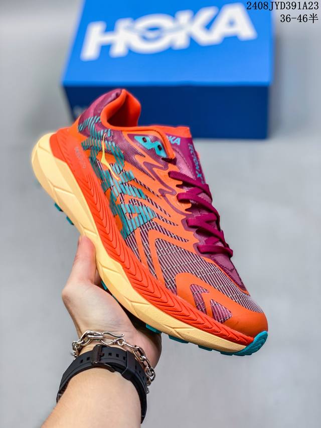 红卡 Hoka One One Tecton X 2 碳板 运动 低帮跑步鞋 男女同款 Hoka One One特别研发使用性能独特的几何形跑鞋中底，此种鞋底更