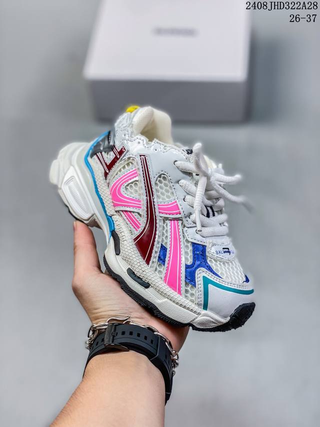 Balenciaga 巴黎世家 童鞋 采用环保天空革与网眼织物鞋面材质，中底搭载轻量发泡eva缓震中底,组合防滑橡胶大底法国高端奢侈品牌-巴黎世家balenci