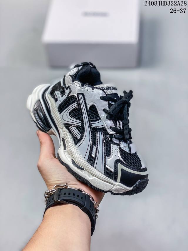 Balenciaga 巴黎世家 童鞋 采用环保天空革与网眼织物鞋面材质，中底搭载轻量发泡eva缓震中底,组合防滑橡胶大底法国高端奢侈品牌-巴黎世家balenci