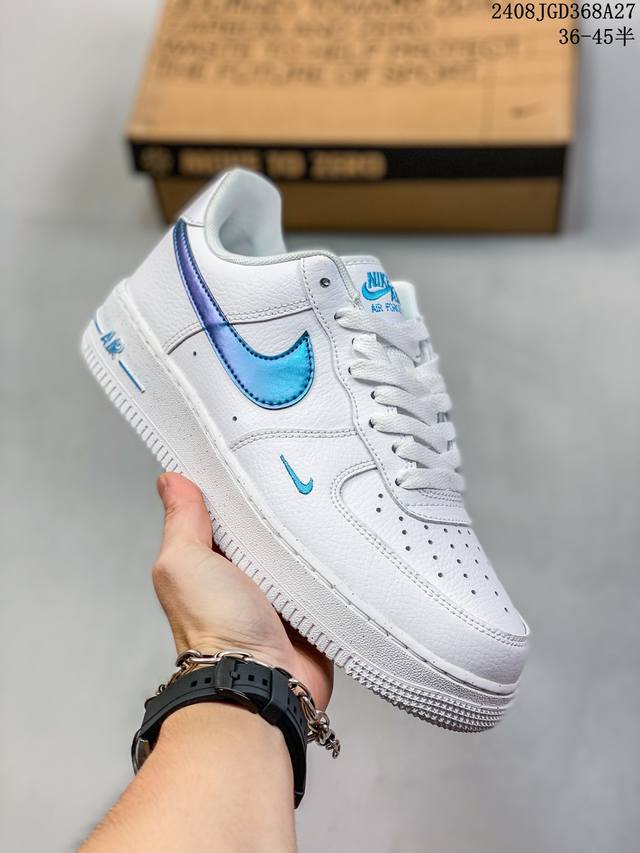 耐克 Nike Air Force 1 ’07 空军一号低帮百搭休闲运动板鞋。柔软、弹性十足的缓震性能和出色的中底设计，横跨复古与现代的外型结合，造就出风靡全球