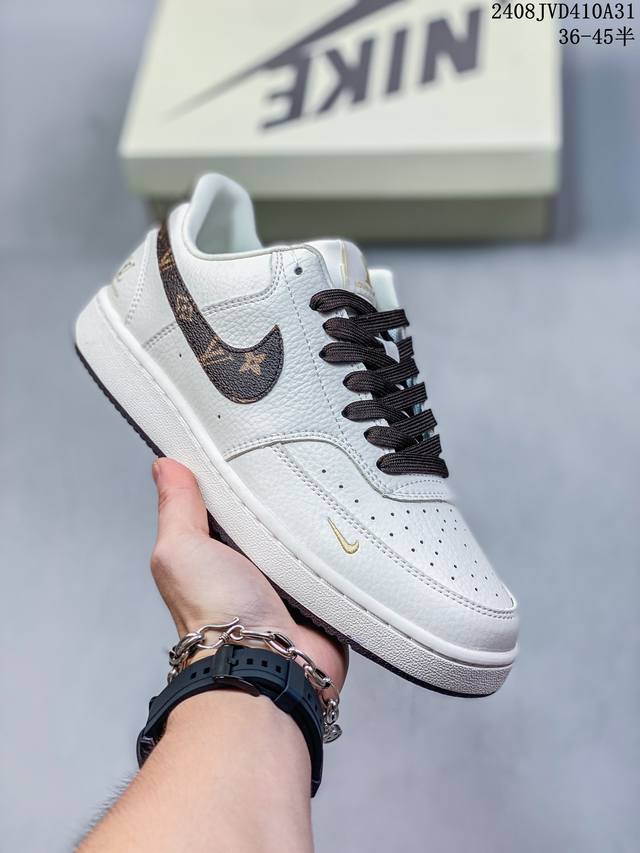 耐克 Nike Air Force 1 ’07 空军一号低帮百搭休闲运动板鞋。柔软、弹性十足的缓震性能和出色的中底设计，横跨复古与现代的外型结合，造就出风靡全球