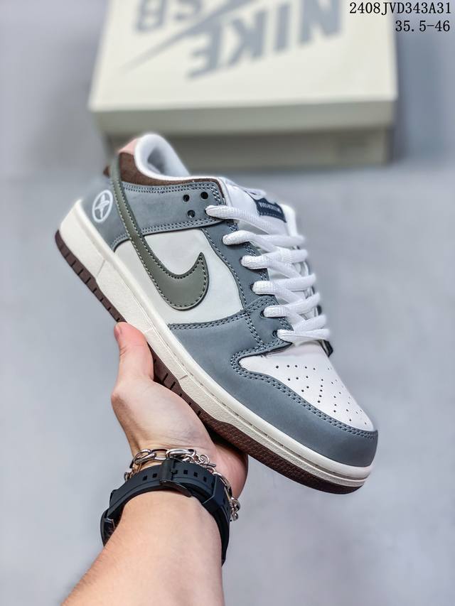 真标带半码 耐克nike Sb Dunk Low 扣篮系列 复古低帮休闲运动滑板板鞋。采用脚感柔软舒适zoomair气垫，有效吸收滑板等极限运动在落地时带来的冲