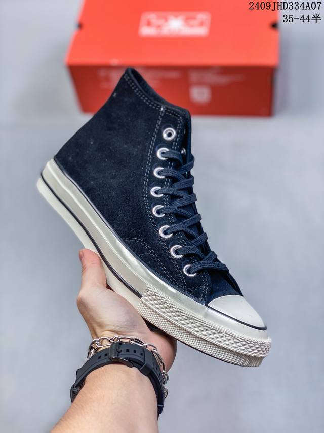 Converse Chuck 1970S 麂皮 匡威官方 秋冬必备款 鞋身麂皮材质 高级感十足 复古低调奢华有质感 上脚巨好看 配2副鞋带穿搭出不同风格的效果