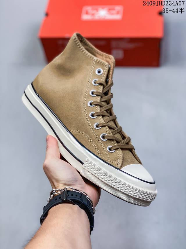 Converse Chuck 1970S 麂皮 匡威官方 秋冬必备款 鞋身麂皮材质 高级感十足 复古低调奢华有质感 上脚巨好看 配2副鞋带穿搭出不同风格的效果