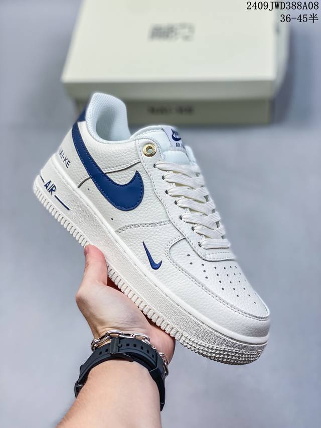 公司级带半码 耐克 Nike Air Force 1 '07 Low 空军一号含气垫 低帮百搭厚底增高休闲运动板鞋。柔软、弹性十足的缓震性能和出色的中底设计，横