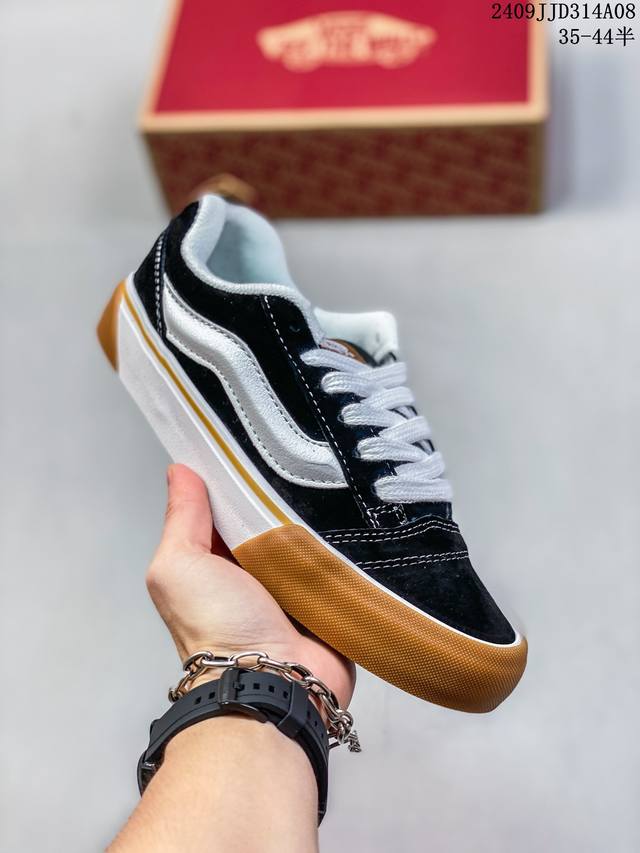 Vans Knu Skool 复古黑 肥胖版立体大logo 加厚鞋舌 黑白搭配复古又经典 随意穿搭都很出片 尺码：35 36 36.5 37 38 38.5 3