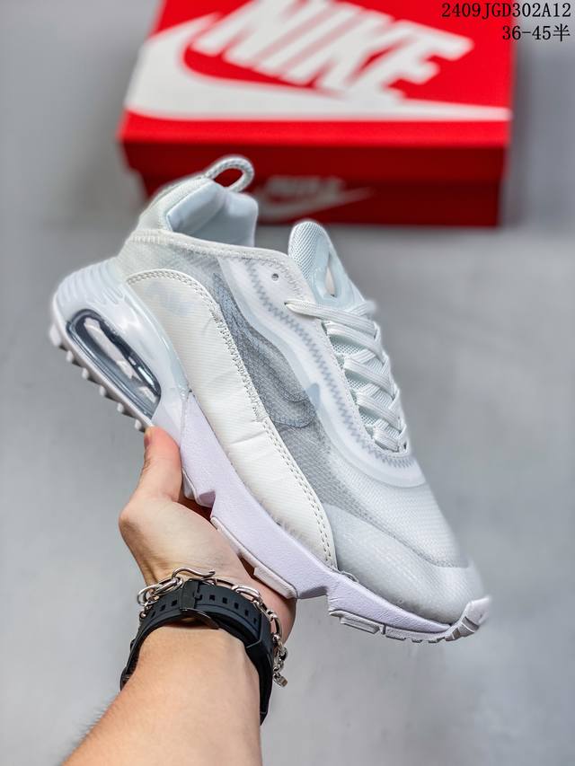 Air Max 2090 蝉翼气垫运动跑鞋 黑绿蓝 Bv9977-001 鞋面采用了当下流行的透明蝉翼材质，不同位置采用不同透明度，带来丰富层次感，更大的全新