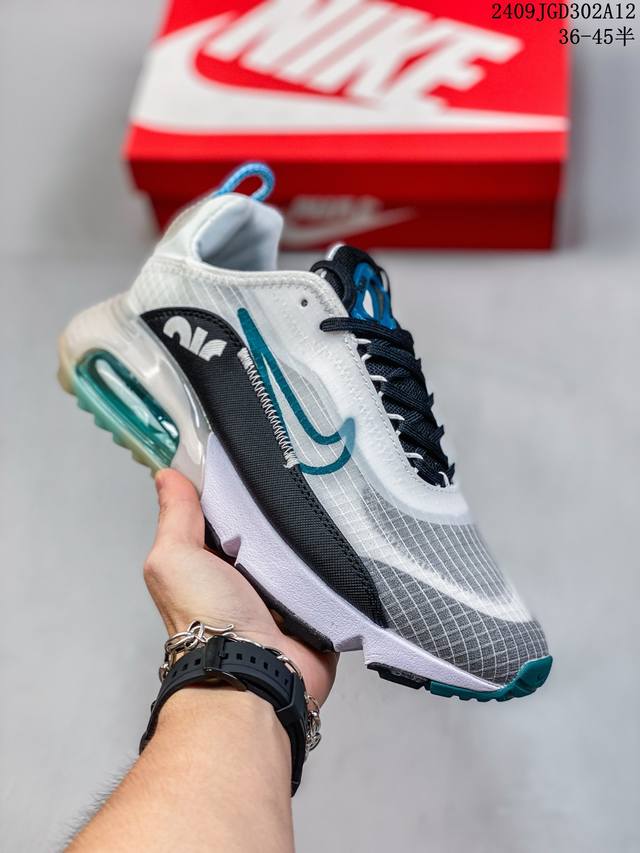 Air Max 2090 蝉翼气垫运动跑鞋 黑绿蓝 Bv9977-001 鞋面采用了当下流行的透明蝉翼材质，不同位置采用不同透明度，带来丰富层次感，更大的全新