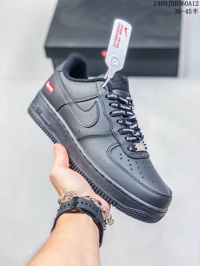 公司级带半码 耐克 Nike Air Force 1 '07 Low 空军一号含气垫 低帮百搭厚底增高休闲运动板鞋。柔软、弹性十足的缓震性能和出色的中底设计，横