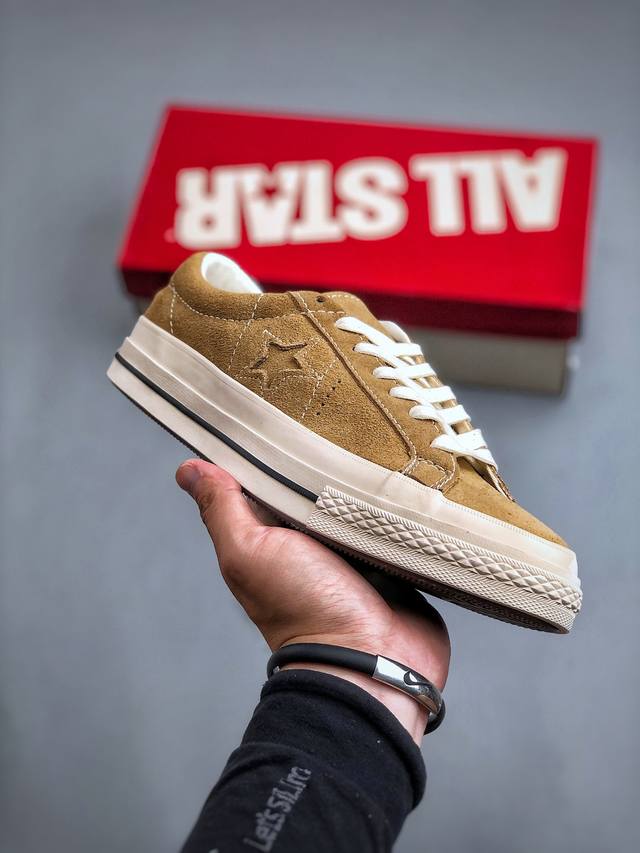 Madness X Converse One Star J Suede 日产新作 余文乐联名 高级软嫩麂皮 鞋舌增加了联名细节 附赠一副棕色皮质鞋带 颜色秋日黄