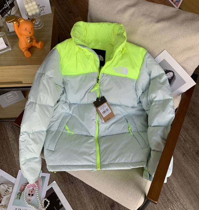 顶级版本，随意对比』 the North Face 北面nuptse 1996经典款羽绒服-荧光绿 the North Face 的字面含义为山的最寒冷、最艰难