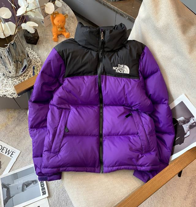 顶级版本，随意对比』 the North Face 北面nuptse 1996经典款羽绒服-紫色 the North Face 的字面含义为山的最寒冷、最艰难一