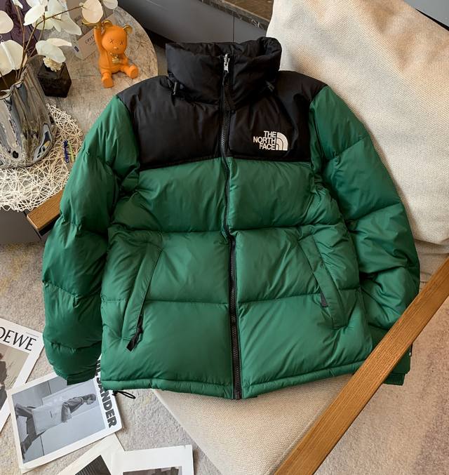 顶级版本，随意对比』 the North Face 北面nuptse 1996经典款羽绒服-墨绿 the North Face 的字面含义为山的最寒冷、最艰难一