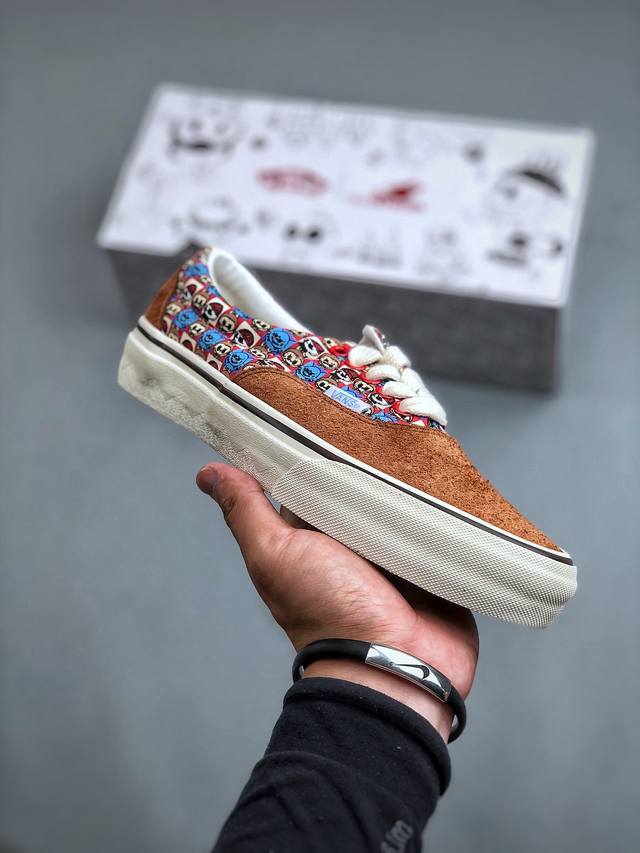 Vansxthe Monsters 联名系列 vans 携手香港艺术家龙家升，以其笔下the Monsters 系列绘本中的经典 Labubu 怪兽形象为设计灵