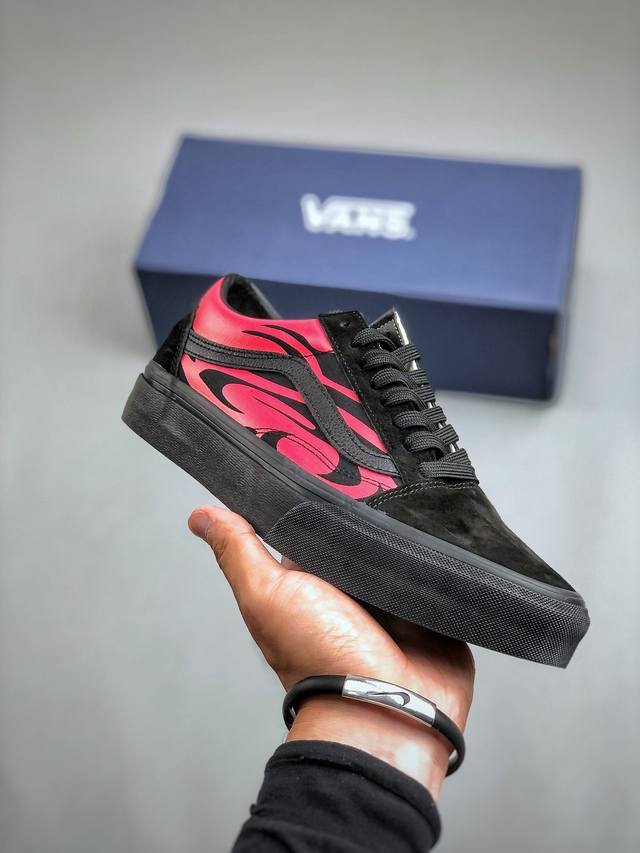 Vans Old Skool 舒适百搭 防滑减震 低帮 板鞋 男女同款 黑红印刷 颜色：Vans低帮火焰黑红 货号：Vn000D56458 尺码：35-44 半