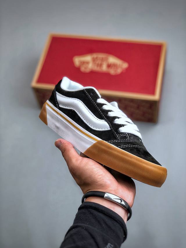 Vans Knu Skool 复古黑 肥胖版立体大logo 加厚鞋舌 黑白搭配复古又经典 随意穿搭都很出片 工艺：硫化1:1 重量1:1、真标、原钢印、材质标、