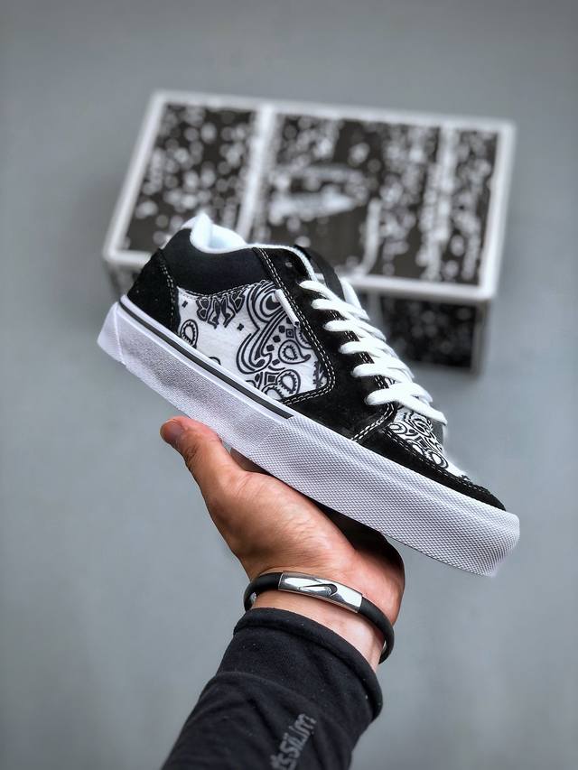 Vans Chukka Push 防滑耐磨 低帮 板鞋 男女同款 黑白腰果花 尺码：35-45 半