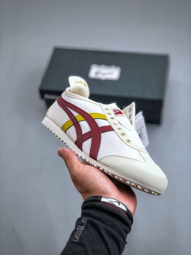 Onitsuka Tiger Mexico 66 Slip-On 亚瑟士鬼塚虎一脚蹬经典休闲帆布鞋虎爪造型的logo，鞋身稳定包裹系统支撑鞋身。鞋头外包橡胶片，