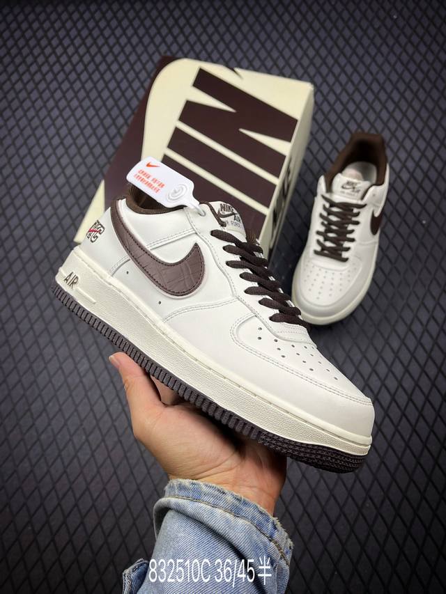 公司级nike Air Force 1‘07 原楦头原纸板 打造纯正低帮空军版型 专注外贸渠道 全掌内置蜂窝气垫 原盒配件 原厂中底钢印、拉帮完美 官方货号:C