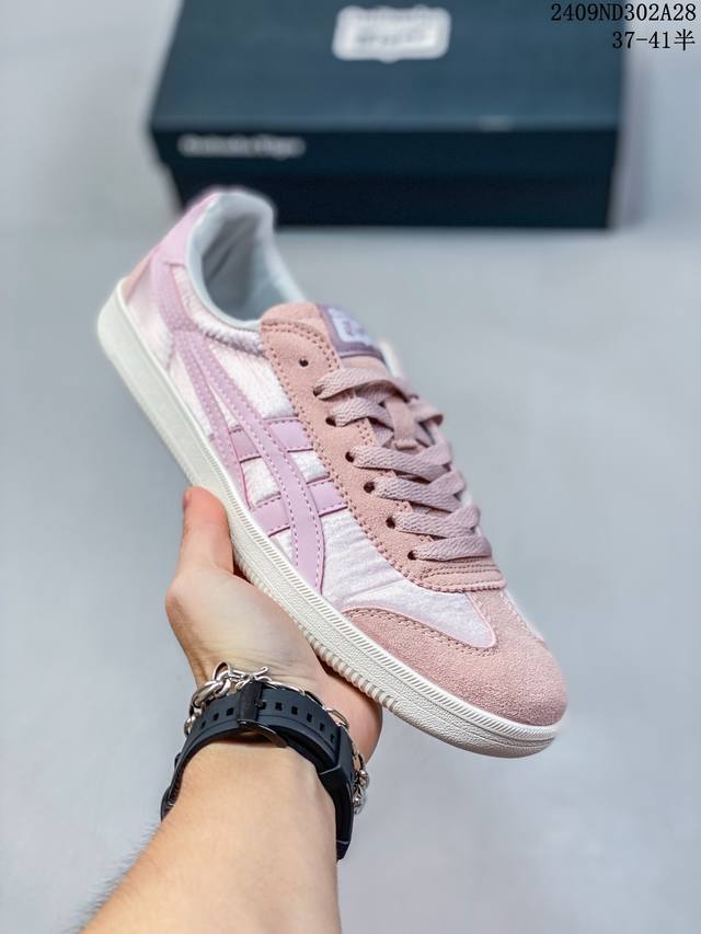 亚瑟士 Onitsuka Tiger Tokuten 复古低帮休闲跑鞋 炎夏必备 Tokuten的灵感来源于 年代的室内用鞋 T-Toe前足补强设计 室内鞋的橡