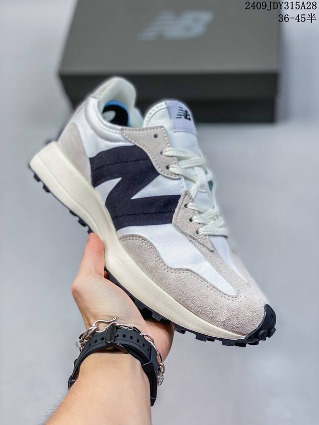 New Balance 新百伦 采用翻毛皮及染色牛津布料拼接构成，中底高弹eva发泡材质加持满丁防滑橡胶外底上世纪 70 年代的意大利街头风格nb新百伦new