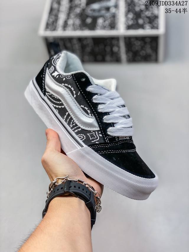 Vans Classics Knu Skool 面包鞋 黑白腰果花面包鞋 Imran Potato与vans联名超火的土豆鞋，复古经典，鞋头放大、包边上移加厚、