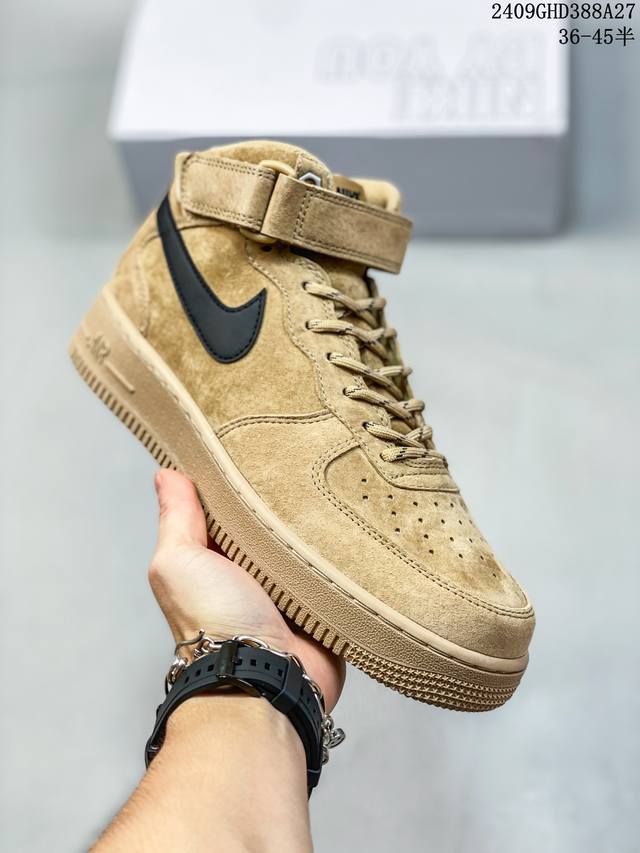 公司级带半码 耐克 Nike Air Force 1 '07 Low 空军一号含气垫 低帮百搭厚底增高休闲运动板鞋。柔软、弹性十足的缓震性能和出色的中底设计，横