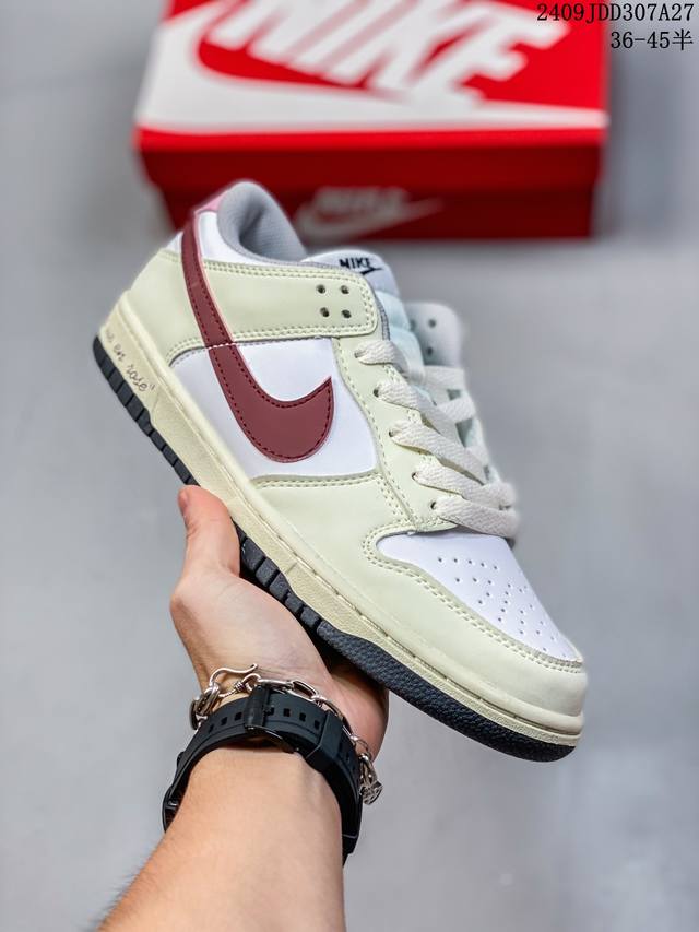 头层皮带半码耐克nike Dunk Low 板鞋 Sb系列经典百搭休闲运动板鞋加厚鞋舌的填充，使舒适性大大提升，同时也更方便穿脱中底部分则加入了脚感柔软舒适zo