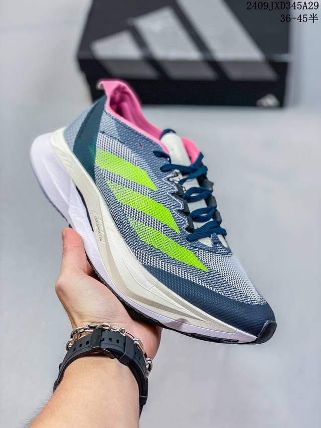 Adidas 阿迪达斯 ，采用轻质环保呼吸网织物面料材质，中底搭载lightstrike高密度发泡+前掌单块lightstrike Pro避震科技全新款式，阿迪