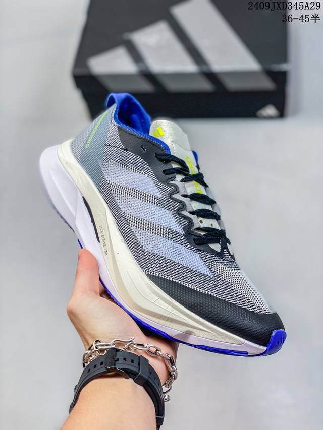 Adidas 阿迪达斯 ，采用轻质环保呼吸网织物面料材质，中底搭载lightstrike高密度发泡+前掌单块lightstrike Pro避震科技全新款式，阿迪