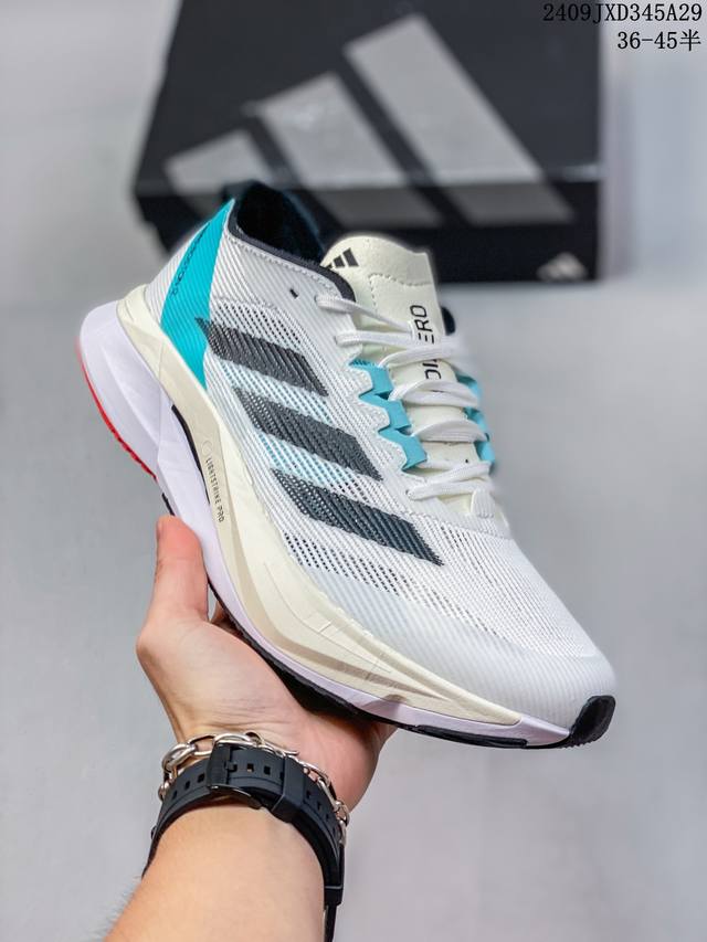 Adidas 阿迪达斯 ，采用轻质环保呼吸网织物面料材质，中底搭载lightstrike高密度发泡+前掌单块lightstrike Pro避震科技全新款式，阿迪