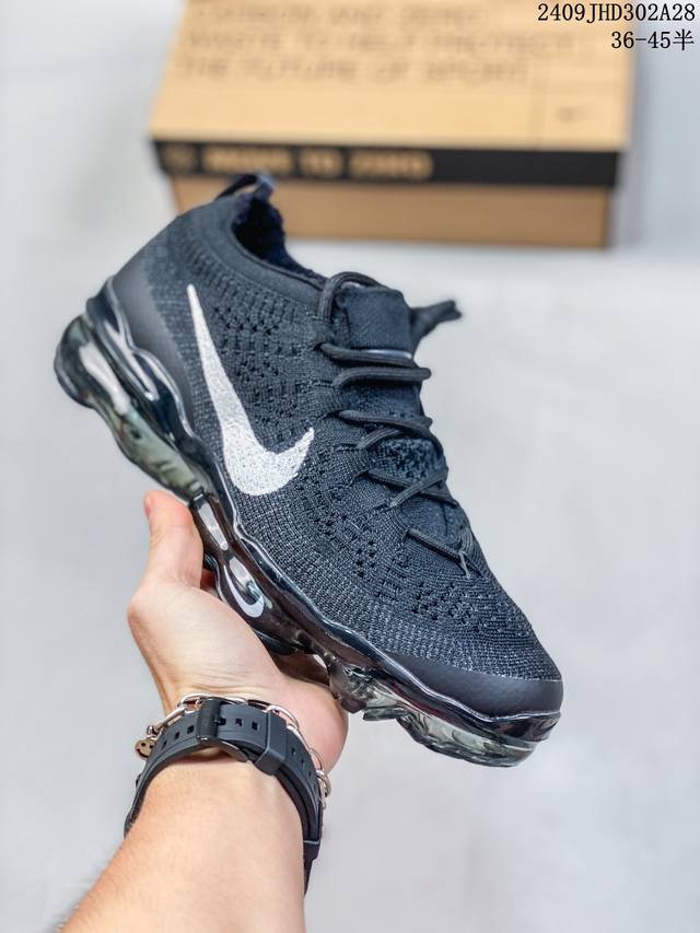 真标 耐克nk Vapormax Flyknit 耐克飞织透气休闲全掌大气垫跑鞋 鞋款鞋面依然采用flyknit材质提供出色的舒适度和透气性。除了外底的纹路有所