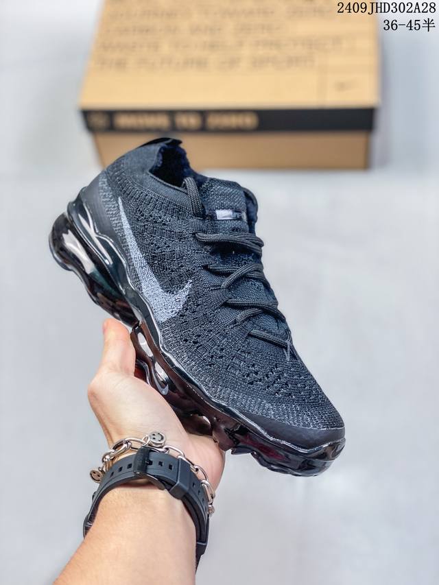 真标 耐克nk Vapormax Flyknit 耐克飞织透气休闲全掌大气垫跑鞋 鞋款鞋面依然采用flyknit材质提供出色的舒适度和透气性。除了外底的纹路有所