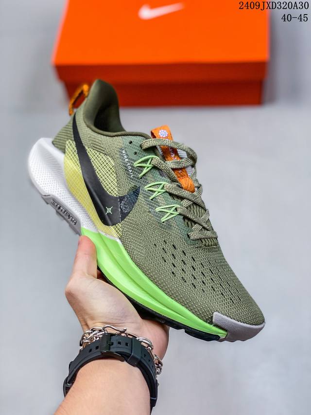 公司级nike Reactx Pegasus Trail 5 Next Nature 越野跑步鞋 登月兼顾迅疾外观和稳固脚感 后跟覆面和中足动态支撑巧妙融合 缔