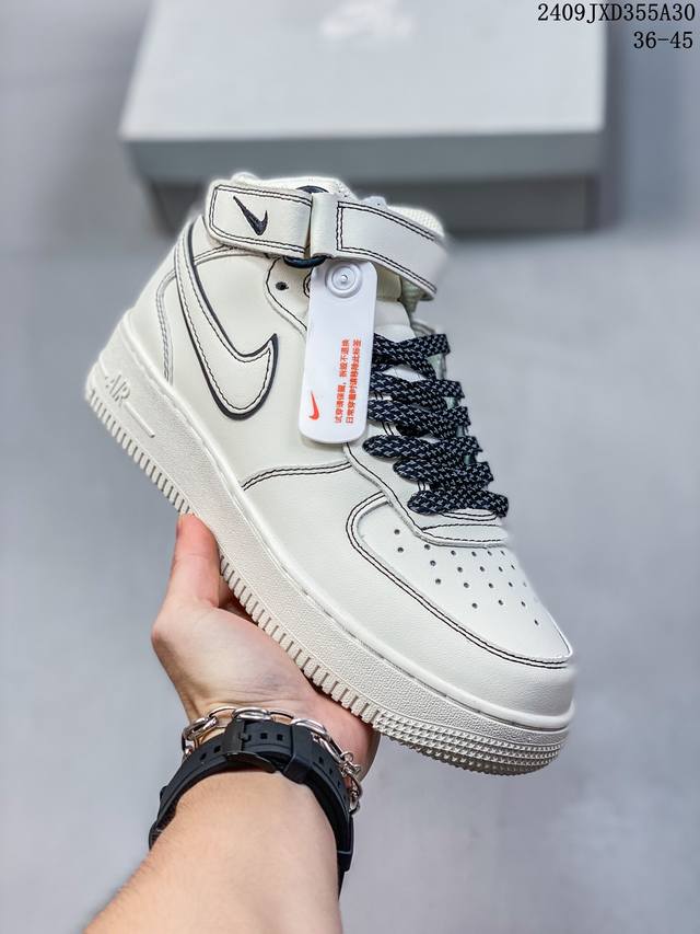 公司级耐克nike Air Force 7 空军一号低帮百搭休闲运动板鞋。柔软、弹性十足的缓震性能和出色的中底设计，横跨复古与现代的外型结合，造就出风靡全球三十