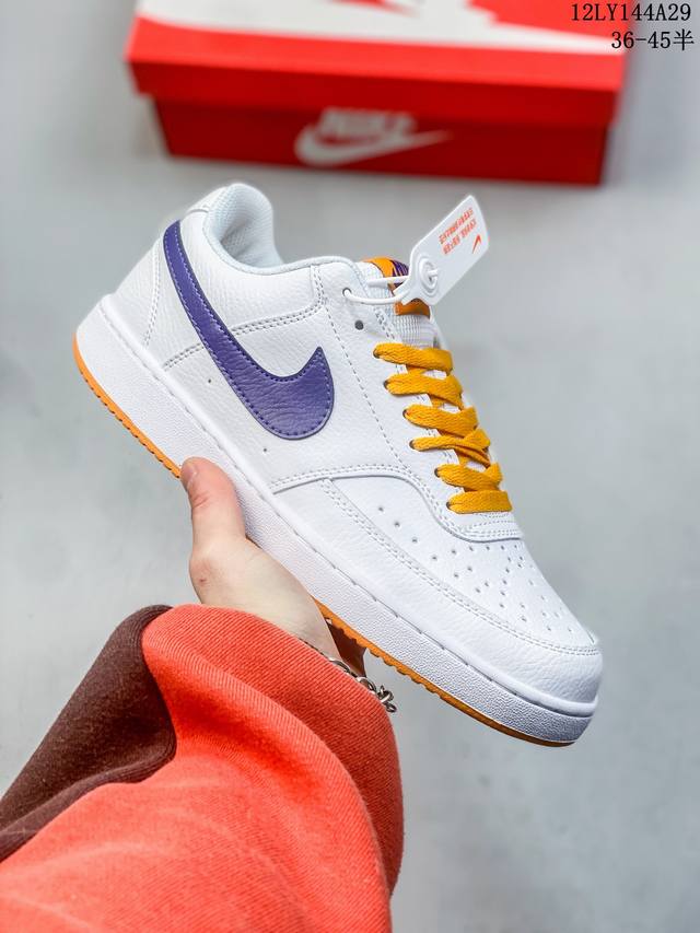 Nike Court Vision Low 百搭单品 受1980年代中期趋势的启发，Nikecourt Vision Low是一款融合了复古篮球风格的混合运动鞋