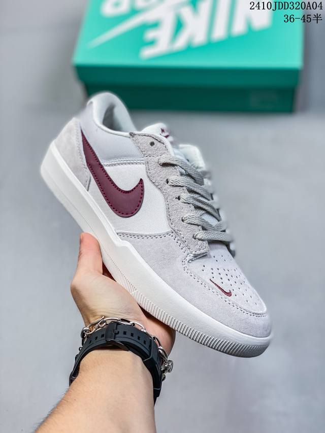 真标耐克nike Sb Force 58低帮休闲板鞋 是一款将前沿创新带入街头的单品，它具有硫化杯底，具有出色的耐用性和灵活性。使用帆布和绒面革，在饰面上放置通