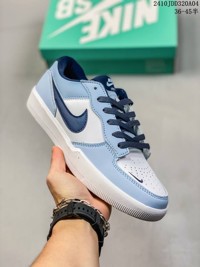 真标耐克nike Sb Force 58低帮休闲板鞋 是一款将前沿创新带入街头的单品，它具有硫化杯底，具有出色的耐用性和灵活性。使用帆布和绒面革，在饰面上放置通