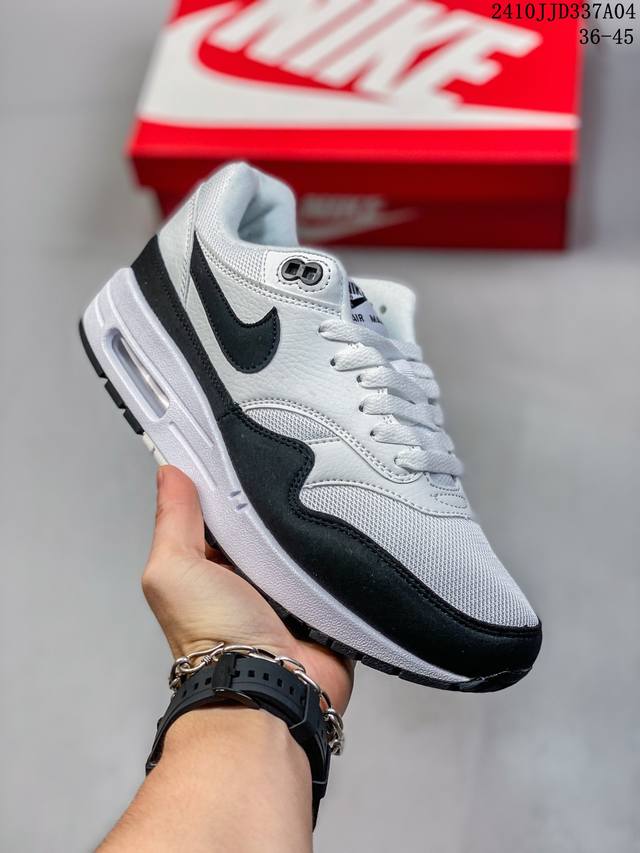 真标nike Air Max 1 Air Max 气垫 全新配色 鞋身材质均选择皮革、织物、麂皮多种材质覆盖，保证质感的前提下，层次感也相当不错。细节方面，除了