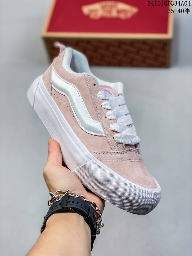 全万斯 Vans Knu-Skool Vr3 Lx 面包鞋 坎普尔 茱利安系列低帮复古硫化休闲运动板鞋“肥胖版大logo” 要说整个最为热门的鞋型之一， 面包鞋