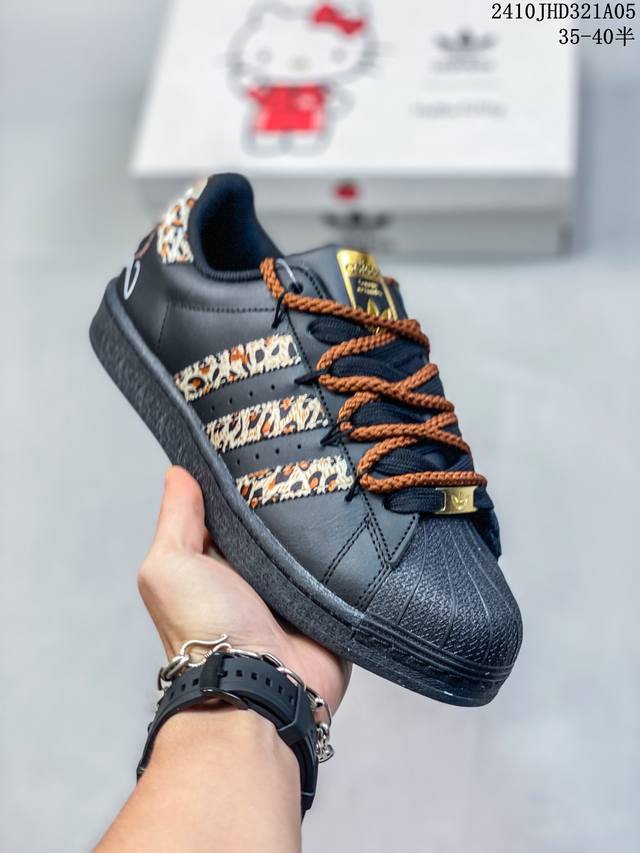 阿迪达斯 Adidas Superstar 82三叶草运动鞋经典贝壳头板鞋 时尚男女鞋 真皮鞋面材质 标志性的贝壳鞋头，锯齿三条纹，简约的线条。就连版型和比例，