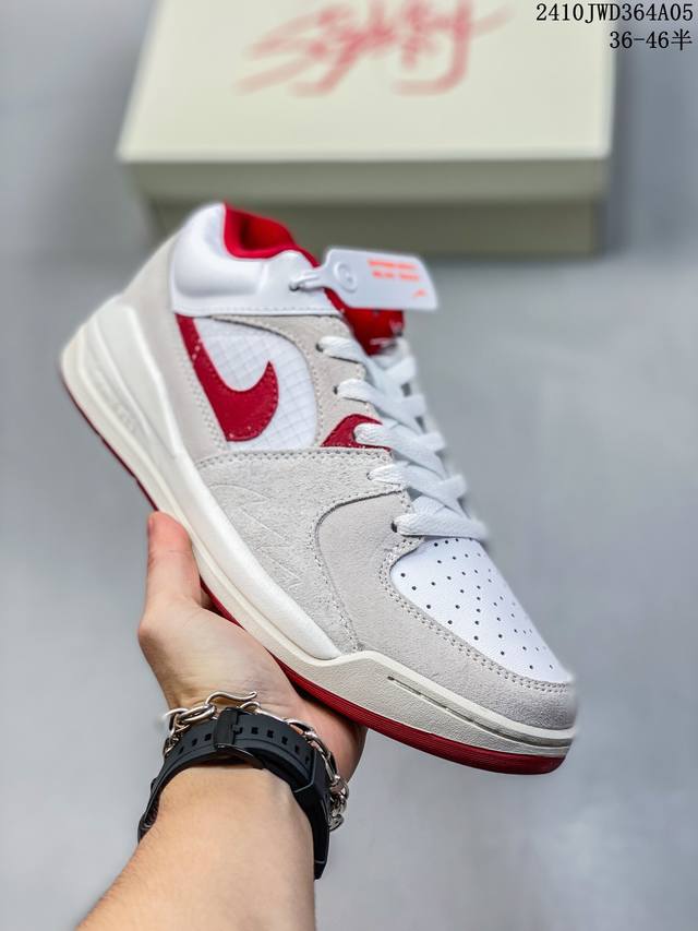 Air Jordan Stadium 9O Stadium Jordan Stadium 90充满了对tinkerhathield 原创设计的致敬，包括中足网状