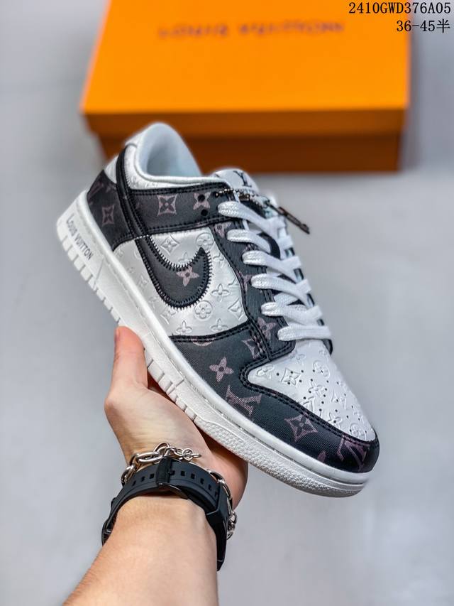 海外爆款限量发售！公司级 Nike Sb Dunk Low“Lv联名 浮雕白黑印花” 周年高端定制 低帮休闲板鞋 定制鞋盒 大厂纯原品质出货 超高清洁度 皮料切